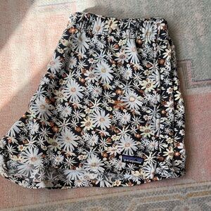 Patagonia Women's Barely Baggies Shorts Daisy Print